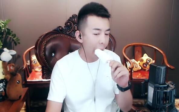 李先生连麦于利直呼感动，全YY针对自己就他没有，甘愿做“塔弟”-第1张