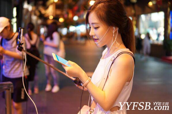 斗鱼英雄联盟主播都在激烈 冯提莫等主播另辟蹊径户外开播