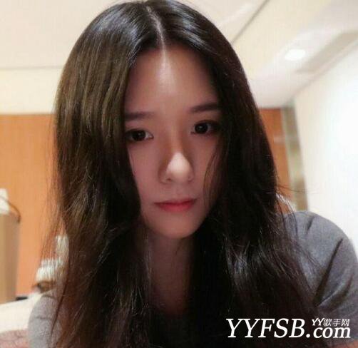 为什么一个男的给斗鱼阿冷的刷几十万火箭?