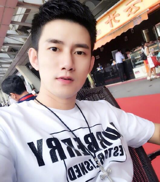 明道给阿哲微博中立分析 大主播粉丝搞点关系不很正常吗?