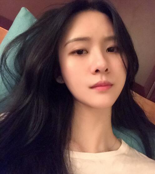 最近很多人吐槽阿冷,做活动满脸油丑的不行
