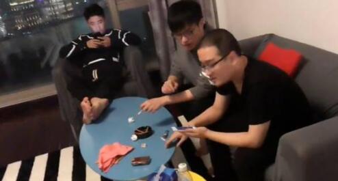 斗鱼油条开挂事件四问:故意自黑炒作利益得失方分析