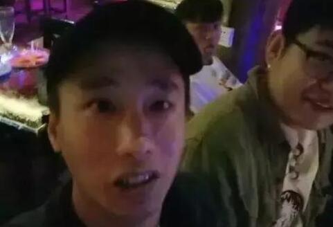 不记得房间号的真爱舔粉,惹怒401钱佳怒摔酒杯!