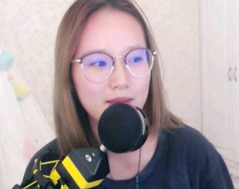 YY主播囧囧丸回归憔悴消瘦 连麦李先生团座突然上线英雄救美