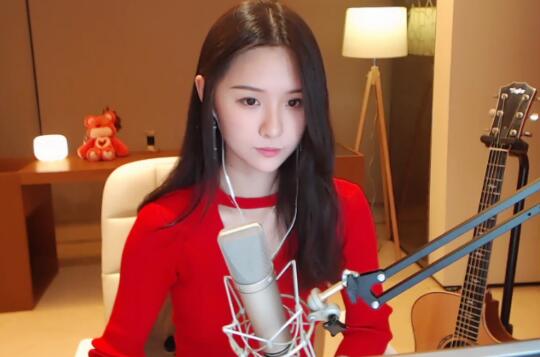 阿冷提莫家的粉丝不要互黑,他们是种良性的竞争