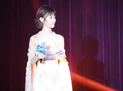 YY利哥获行业颁发人气主播奖,鳕熊受表彰获得才艺主播奖