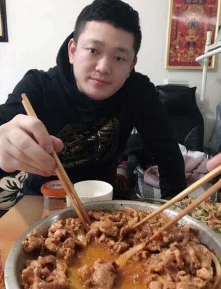YY小金娃曝商演价格1首歌5万 小U哈结婚为何不请主播