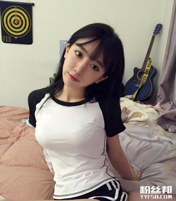 呆妹儿小霸王来到斗鱼就饱受非议 她火的太快网友说太假?