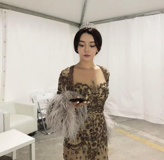 崔阿扎谁人气高就和谁一起玩 如今还有谁是她真心的朋友?