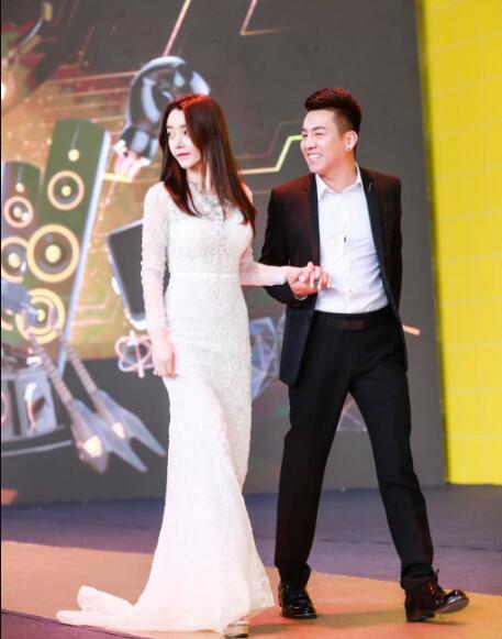 崔阿扎谁人气高就和谁一起玩 如今还有谁是她真心的朋友?