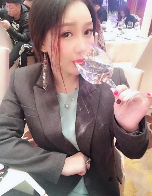 刘大美人在哈尔滨实力 yy刘大美人现实工作是做什么的?