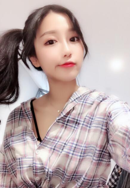 一个主播倒下马上引入一个新主播 斗鱼TV永远不缺牌面主播