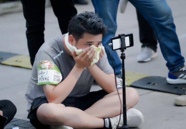 “这个广告必须接”斗鱼主播钱小佳接理财APP商业广告是对是错?
