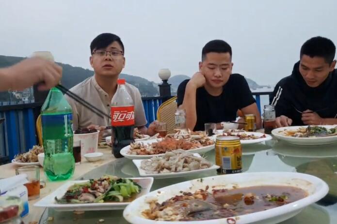 斗鱼339户外珠峰行后接连上演吃饭TV 导致粉丝心寒直播间互骂
