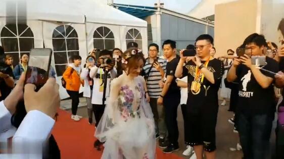 理性分析:冯提莫到底有没有买热搜 热度贵族力压嘉年华