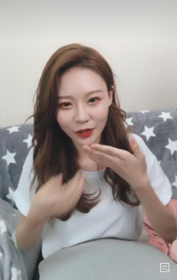 抖音温婉开直播回应黑料 网上的视频不是本人,承认双眼皮是花钱