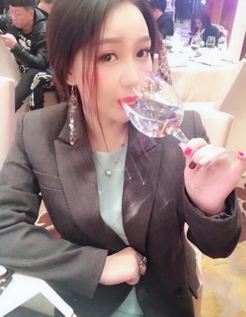 刘大美人自爆歪歪鱼原本想捧自己成一姐 结果让文儿捡了便宜