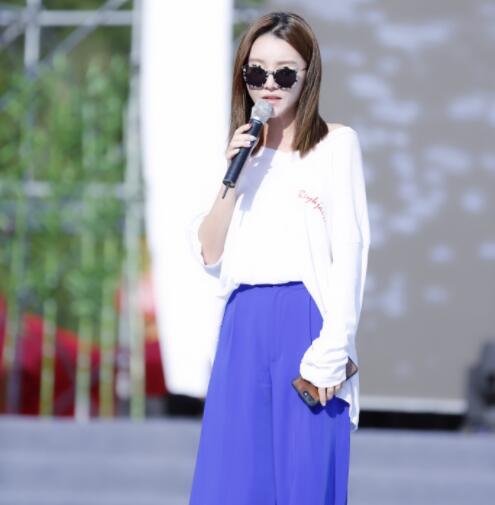 YY上最吸金的女主播崔阿扎 名下数量百万豪车从不炫耀默默做公益