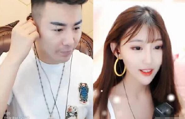 阿哲拒绝与利哥徒弟连麦 莹哥豪刷后阿哲回应都是一家人