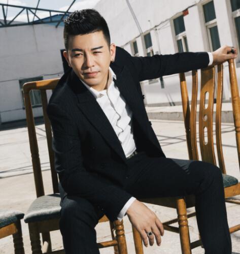 利哥澄清离开china并非忘恩负义 面见神豪快乐哥晒超大饭桌