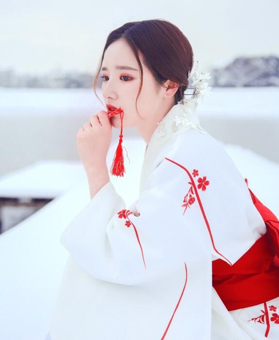囧囧丸团座幸福美满暂未生子 师父李先生爆其名下有二三十套房产