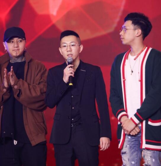 王小源就“举报”风波做出回应 如果犯毛病骂别人欢迎网友举报