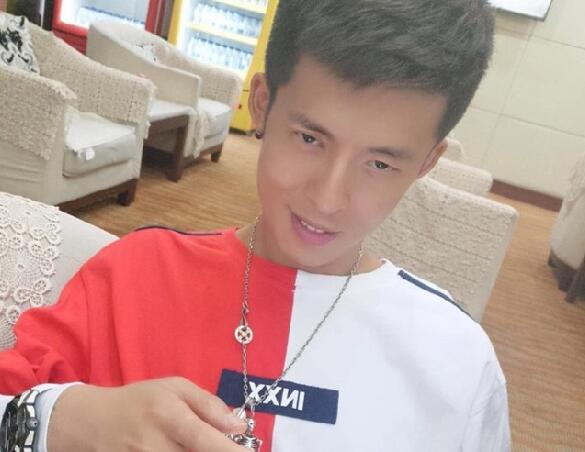 王小源就“举报”风波做出回应 如果犯毛病骂别人欢迎网友举报