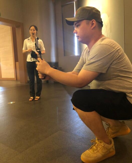 斗鱼嗯冲李老八“红色教育”复播 网友称他为直播界正能量第一人