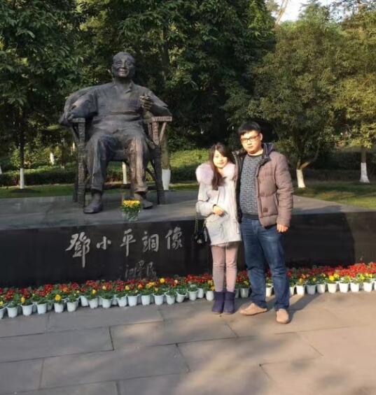 斗鱼嗯冲李老八“红色教育”复播 网友称他为直播界正能量第一人