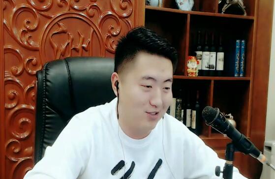 玄律因站浅蓝立场被小洲粉丝攻击 阿哲回应他自己处理别刮着哲家