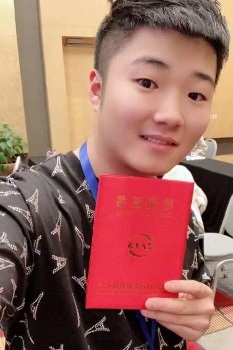 众网红参加官方正能量培训 刘一手质问官方:为啥不邀请我?
