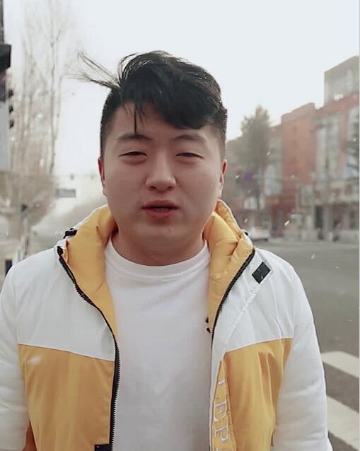 小洲年度豪刷几百万没赔钱反赚几十万 揭秘主播为何价值上千万?