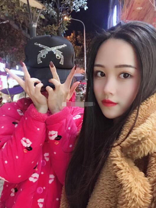 YY舞姬小耳朵晒出与亲妹妹逛街合照 两姐妹都是颜值担当的大美女