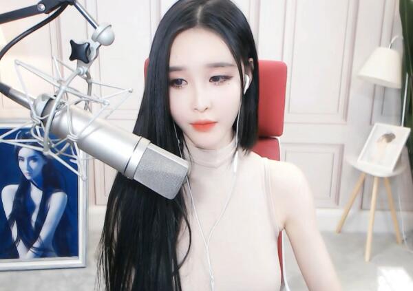 YY舞姬小耳朵晒出与亲妹妹逛街合照 两姐妹都是颜值担当的大美女