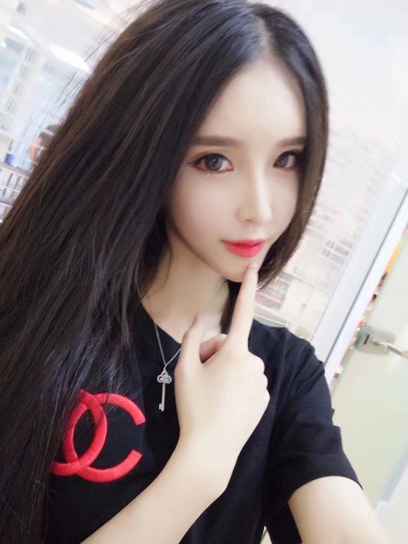 YY舞姬小耳朵晒出与亲妹妹逛街合照 两姐妹都是颜值担当的大美女