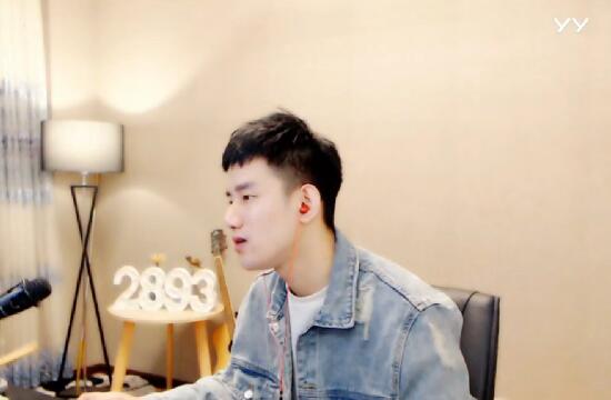 神豪耗资20万雇佣千人为阿哲心悦年会驻场 阿哲透露明年结婚生子