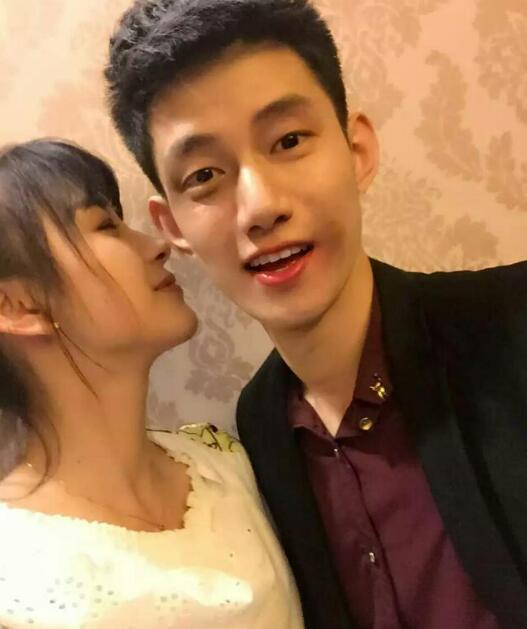 神豪耗资20万雇佣千人为阿哲心悦年会驻场 阿哲透露明年结婚生子