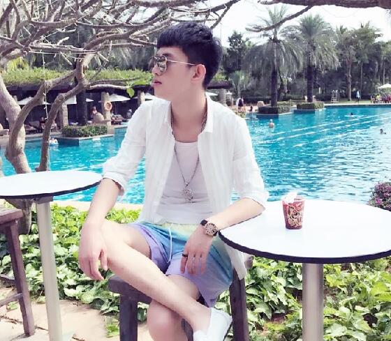 YY春季头条哦哥站麦序没人敢抢 女土豪称能陪伴阿哲至退网