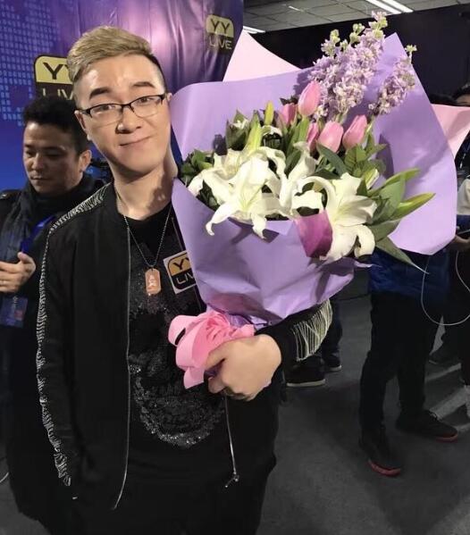 YY主播毕加索年度曾经被人要账 近期自爆要跟舞帝于利拜把子?