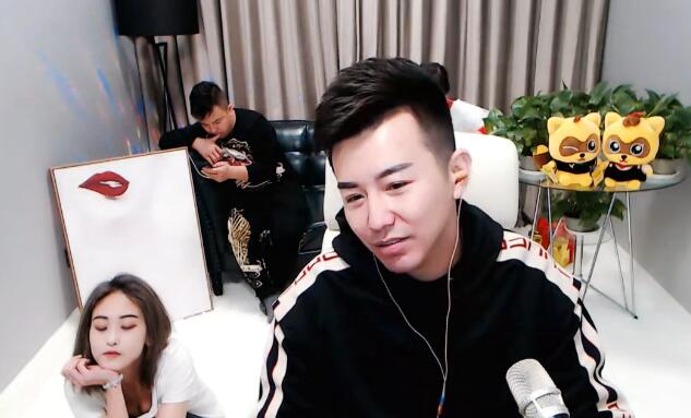于利没心态打算干老本行修车 完成10万目标利哥正式收美夏为徒