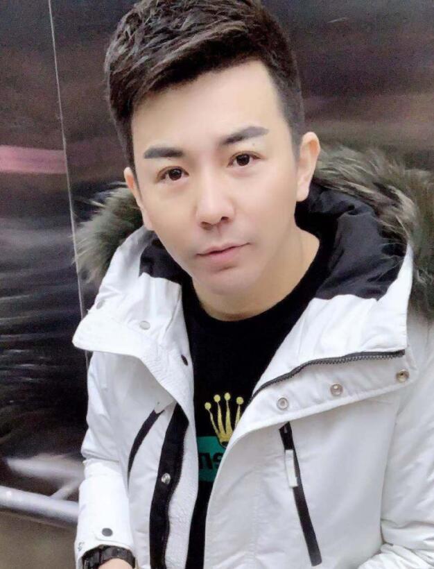 舞帝利哥高度赞誉小白龙周星表现 爆料小白龙有众多固定资产
