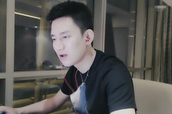 阿哲心悦年会有红毯环节内场主持玄律担任 公开辟谣心悦已赚千万