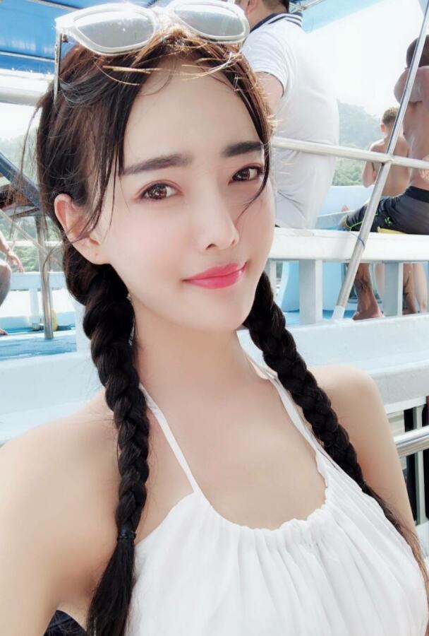 神豪挺哥资金短缺无消费能力 女主播芮甜甜提出分手绝口不提爱