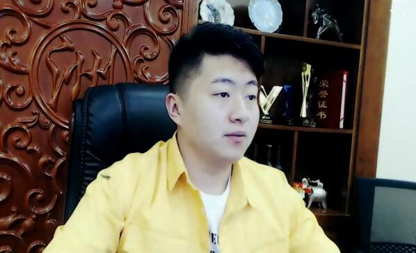 春季头条小洲喜获首轮五星头条 声称在青岛给崔阿扎买别墅